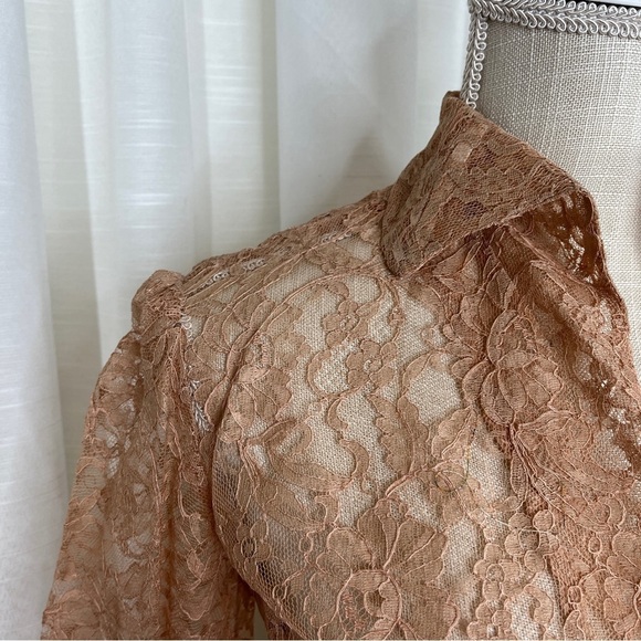 Vintage tan lace 1/2 jacket - Picture 3 of 5